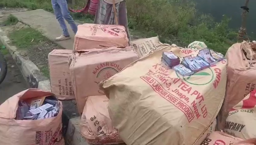 FAKE LOTERRY: বেসরকারি বাসে এগুলো কি? চক্ষু চড়কগাছ ডালখোলা থানার পুলিশের